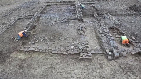 Cotswold Archaeology Roman artefacts