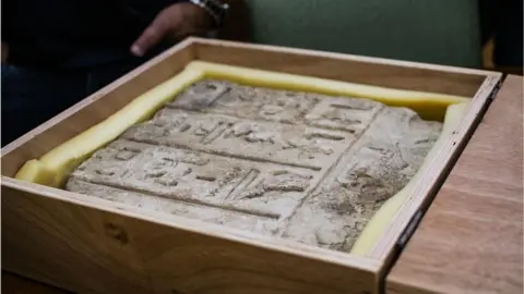 Yuli Schwartz, Israel Antiquities Authority Egyptian relic returned by Israel