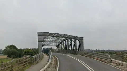 Google Snaith Bridge