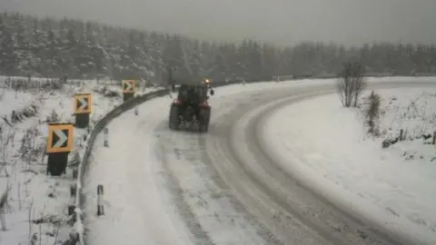 Amey SE gritter on A68