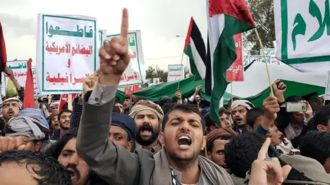 Protesto anti-EUA da EPA em Sanaa, Iêmen (19/01/24)