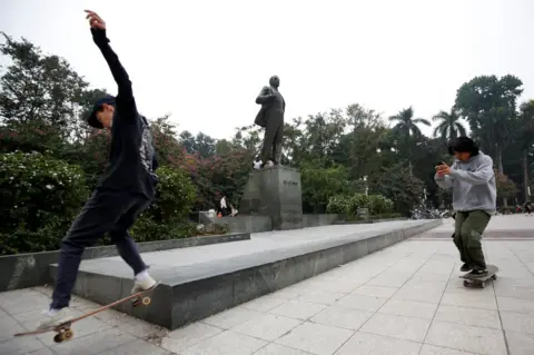 Reuters Skateboarders in Hanoi, 23 January