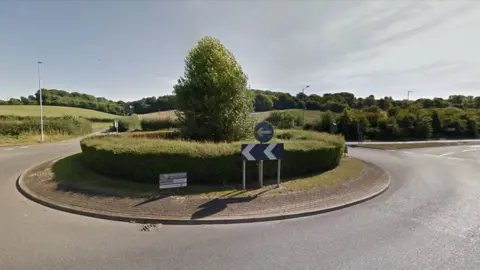 Google Roundabout by Link Road and the A413