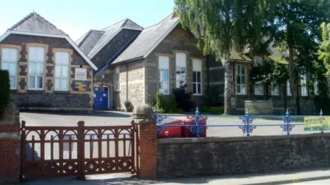 Jaggery/ Geograph Llandeilo Primary