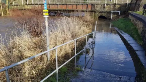 @itscarlhartley Nuttall Park entrance