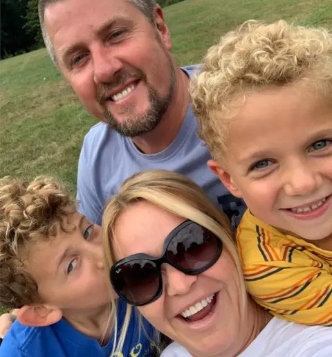 Ovel Family An Ovel family selfie