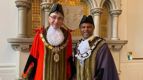 Reading Borough Council The mayor and the deputy mayor