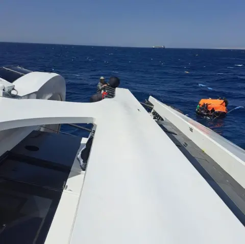 Pieric Deucher The boat on its side