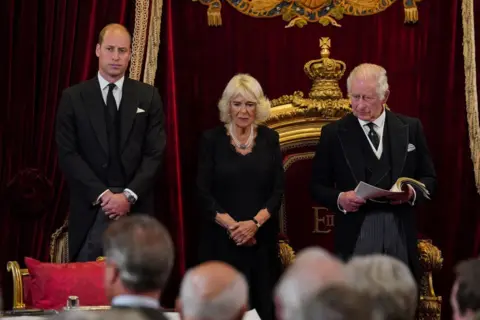 Jonathan Brady / POOL / AFP Britain's Prince William, Prince of Wales (L), Britain's Camilla, Queen Consort (C) listen as Britain's King Charles III