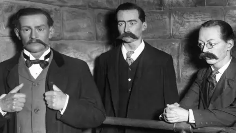 1905: Wax models of executed murderers Diereneuk and Barmouth, with Smith, of the 'Brides in the Bath' fame