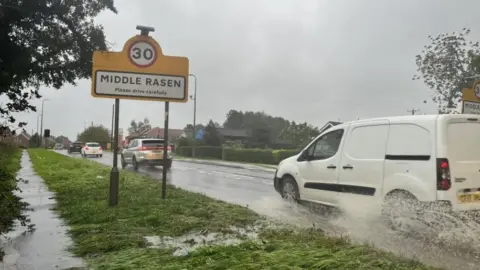 Grace McGrory/BBC Driving conditions in Middle Rasen