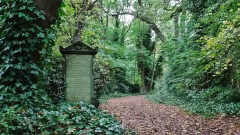 Bernard Sharp/Geograph Hull General Cemetery