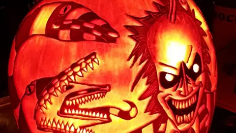 @Pumpkinfreak_ Jamie Jones' pumpkin