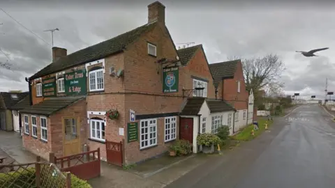 Google The Tudor Arms at Slimbridge, Gloucestershire