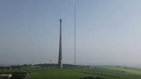 Emley Moor mast next to the temporary transmitter