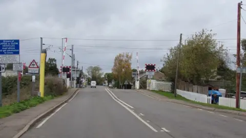 Geographer/GEOGRAPH Queen Adelaide Level Crossing