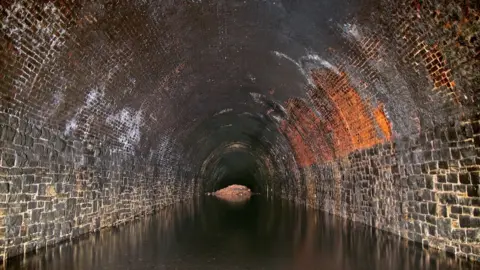 Forgotten Relics Flooding in the tunnel