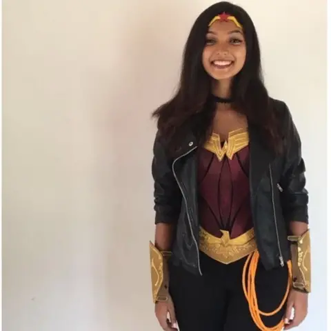  Dinu Wanigasuriya Seshani Cooray dressed as Wonder Woman