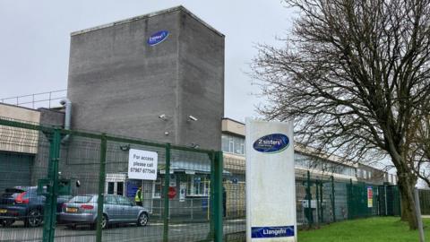 2 Sisters: Anglesey chicken factory closure confirmed - Welsh ...