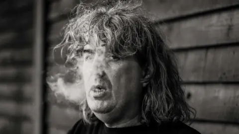 Iolo Penri David R Edwards, Datblygu