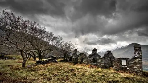 Iwan Williams Remains of quarrymen's hut at Dinorwig slate quarry in Gwynedd