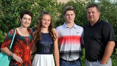 Scott Thomas (from right to left) Scott Thomas, his son Evan Thomas, his daughter Jordyn Thomas, and his wife Laurie Thomas