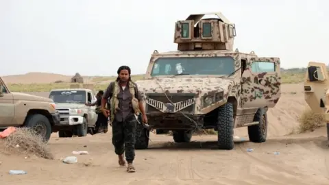 EPA Yemeni pro-government forces clash with Houthi militiamen in the port city of Hudaydah, Yemen (8 October 2020)