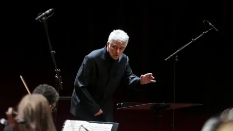 Laurent Guizard / Orchestre National de Bretagne Grant Llewellyn conducting