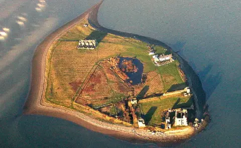 Simon Ledingham/Geograph Piel Island