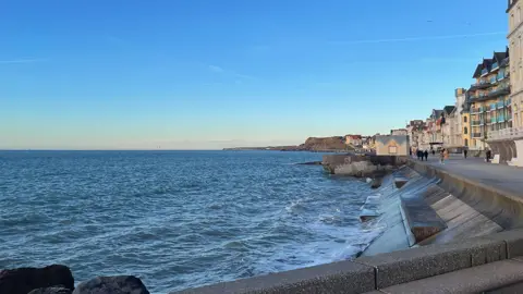 Wimereux sea wall