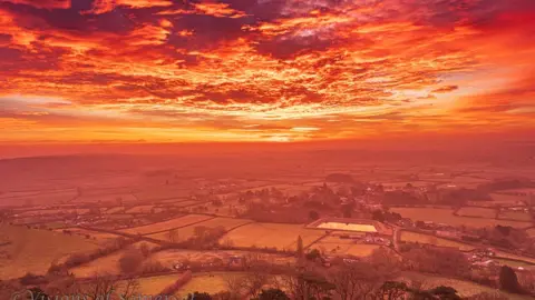 Michelle Cowbourne/@Glastomichelle Sunrise from Glastonbury Tor