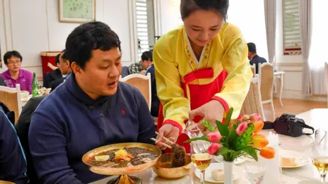 News1 Picture showing Pyongyang noodles being served in a restaurant