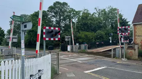 BBC Lidlington level crossing