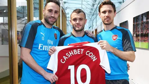 Arsenal FC Arsenal players with Cashbet promo shirt