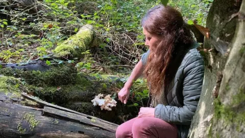 Chloe Newcomb Hodgetts Chloe Newcomb Hodgetts with the mushroom she found