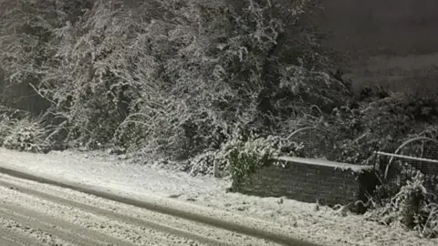 BBC Weather Watchers/Keek Snow on Hirwaun Road