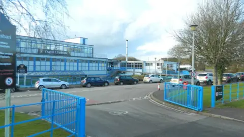 John Lord/Geograph Ysgol Llanhari