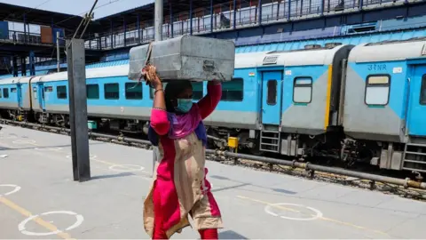 Reuters Delhi station platform, 1 Jun 20