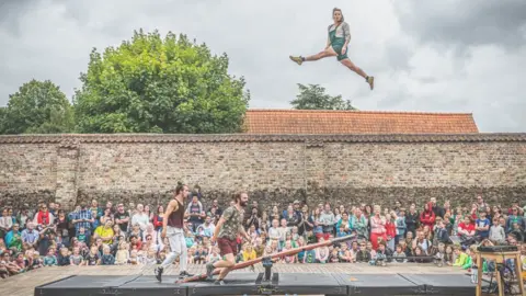 Tom Leentjes Woman in the air