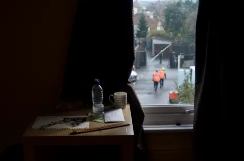@harrysweeneyphoto Key workers outside the window