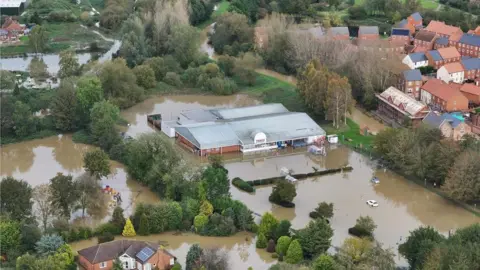  thedroneman.net Horncastle from above showing flooding