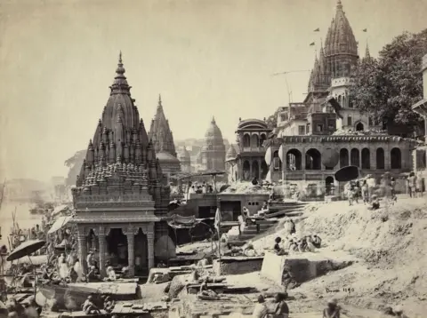 Samuel Bourne / Hulton Archive / Getty Images Vishnu Pud & Surrounding Temples near the Burning Ghat, Benares