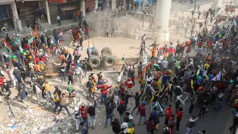 REUTERS/Anushree Fadnavis Farmers move barricades during a tractor rally