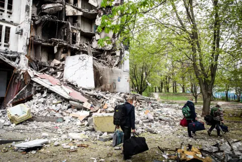 Getty Images Destroyed building in Saltivka, in northern Kharkiv - 29 April