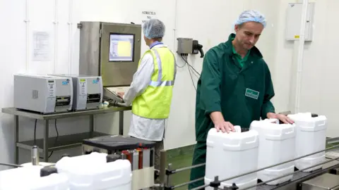Alamy Bulk liquid containers on production line