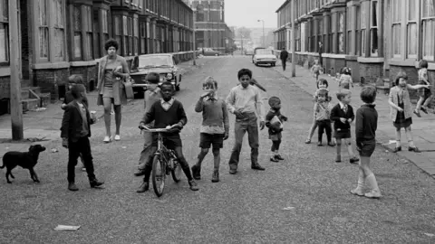 Daniel Meadows kids play on street