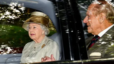 Queen and Prince Philip driven to Crathie Kirk