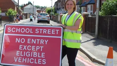 Reading Borough Council Trial School Street at Wilson Primary School