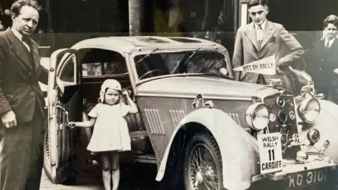 Family photo Valerie Bastian and her father on Oxford street