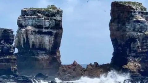 Héctor Barrera Darwin's Arch collapsed